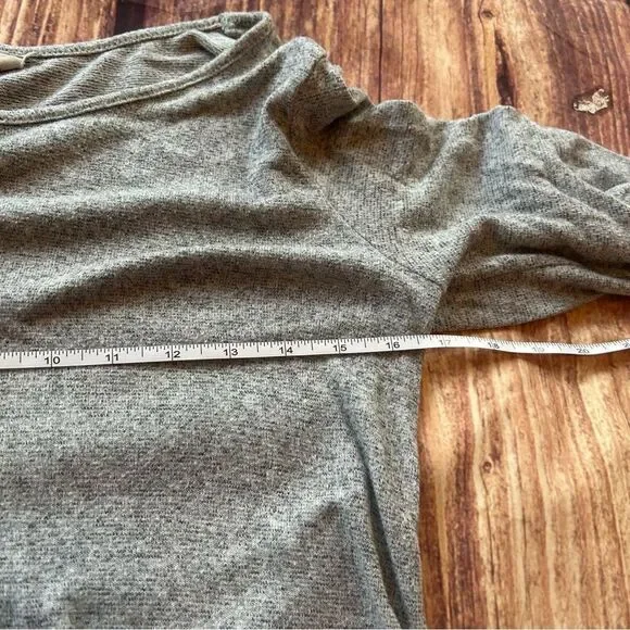 Women’s Caution To The Wind Anthropologie Grey Top Bell Sleeves Size S - Picture 3 of 5
